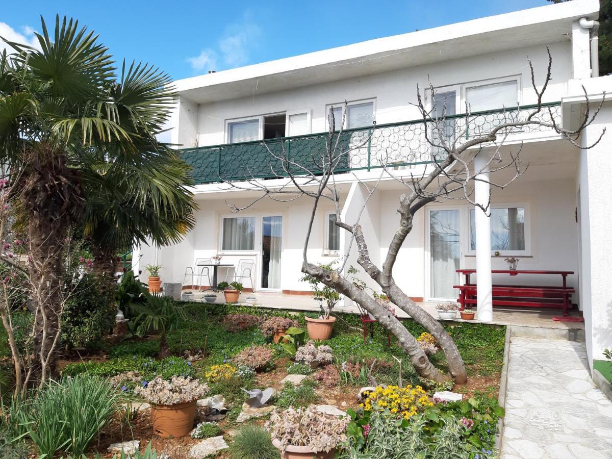 Apartments Summer Bloom Đảo Krk Ngoại thất bức ảnh