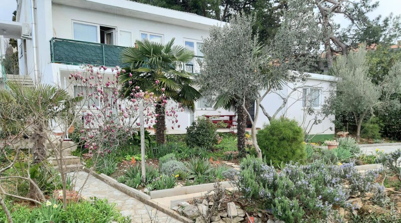Apartments Summer Bloom Đảo Krk Ngoại thất bức ảnh