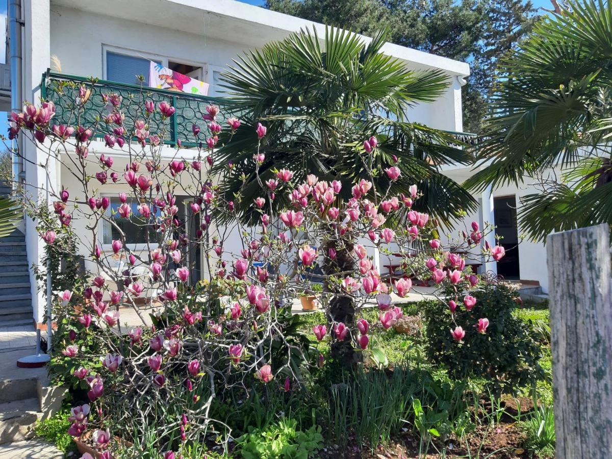 Apartments Summer Bloom Đảo Krk Ngoại thất bức ảnh